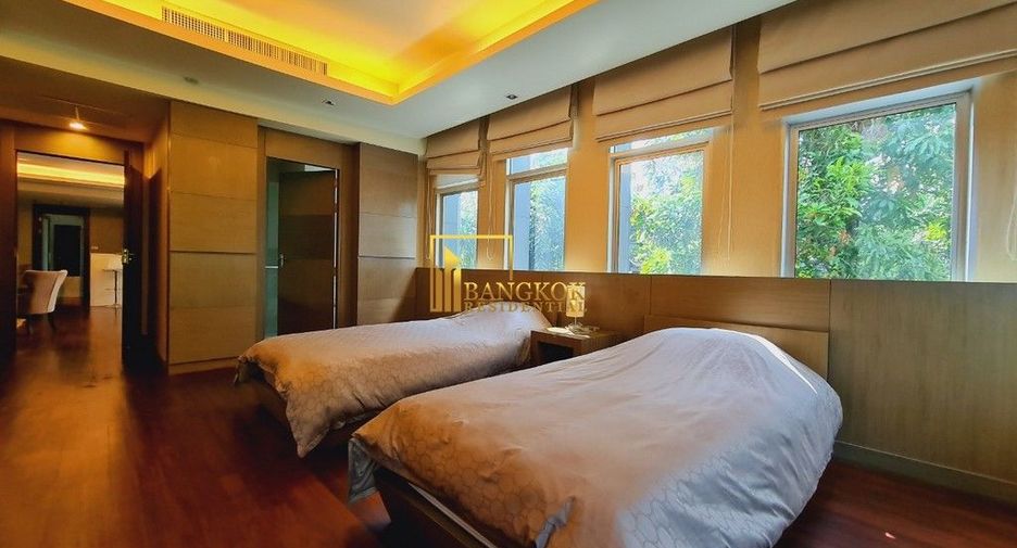 For rent 3 bedrooms apartment in Yan Nawa, Bangkok