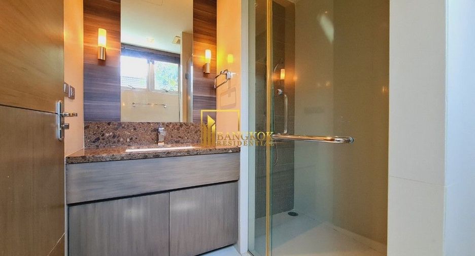 For rent 3 bedrooms apartment in Yan Nawa, Bangkok