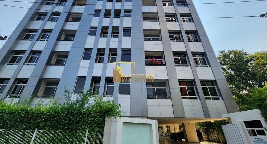 For rent 3 bedrooms apartment in Yan Nawa, Bangkok