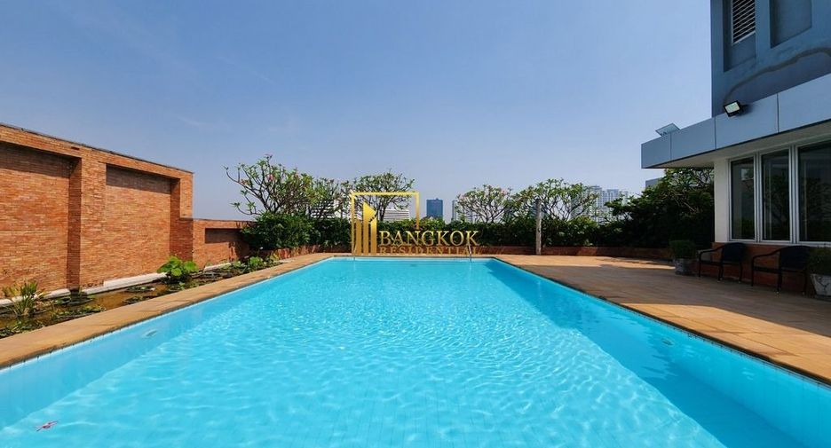For rent 3 bedrooms apartment in Yan Nawa, Bangkok