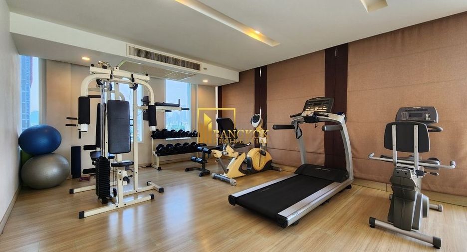 For rent 3 bedrooms apartment in Yan Nawa, Bangkok