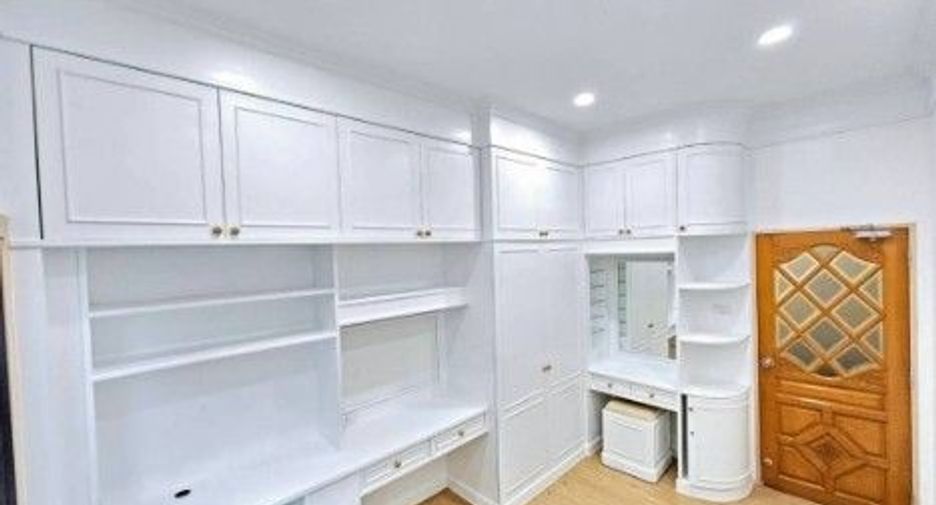 For sale 4 Beds townhouse in Bang Bua Thong, Nonthaburi