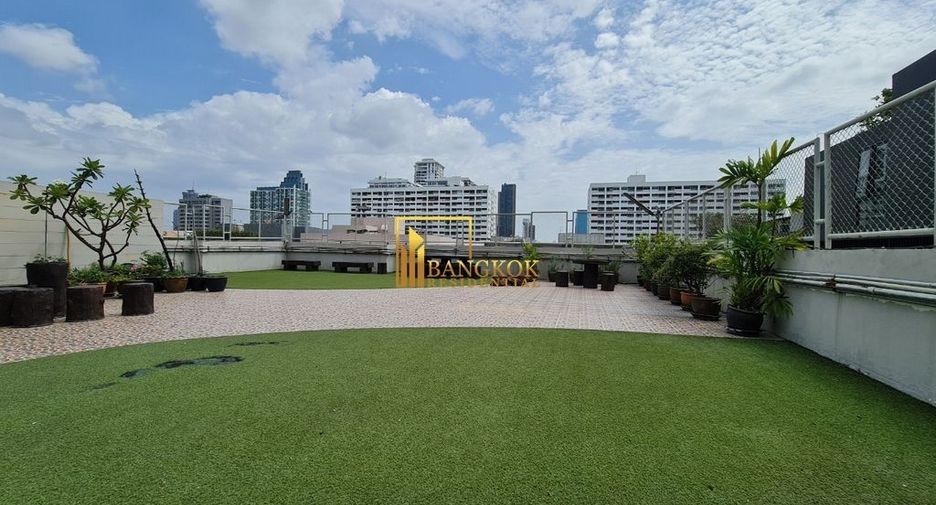 For rent 3 bedrooms apartment in Watthana, Bangkok
