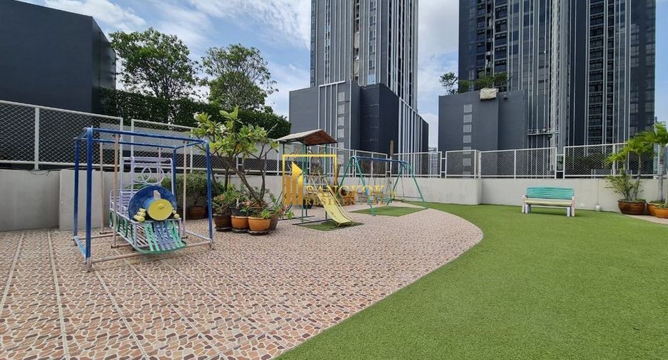 For rent 3 bedrooms apartment in Watthana, Bangkok