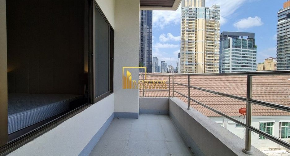 For rent 3 bedrooms apartment in Watthana, Bangkok
