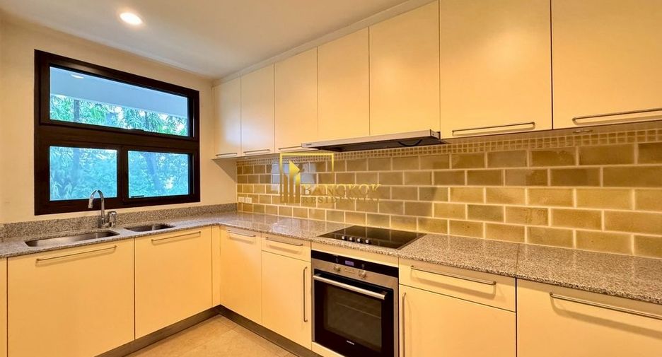 For rent 2 bedrooms apartment in Pathum Wan, Bangkok