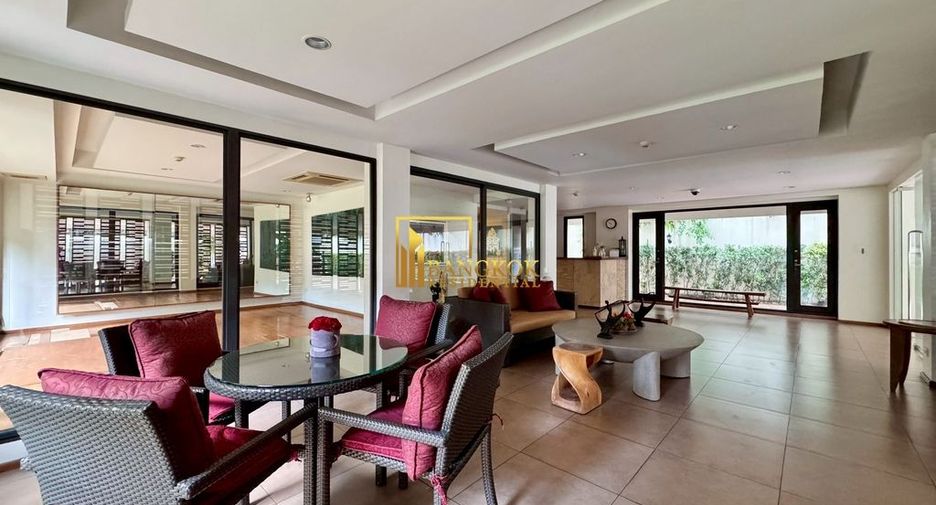 For rent 2 bedrooms apartment in Pathum Wan, Bangkok