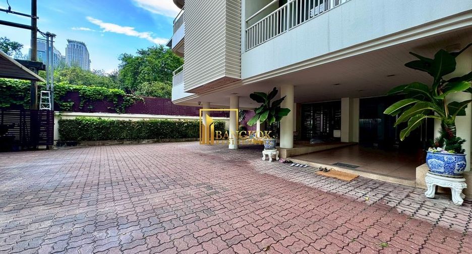 For rent 2 bedrooms apartment in Pathum Wan, Bangkok