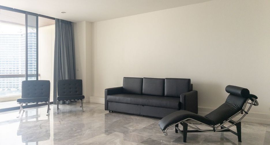 For rent 3 bedrooms condo in Bang Rak, Bangkok