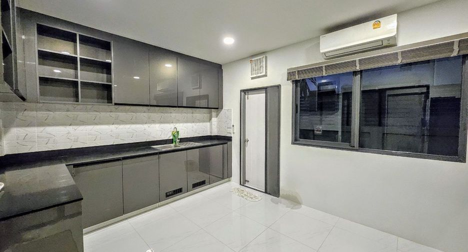 For rent そして for sale 5 Beds house in Bang Phli, Samut Prakan