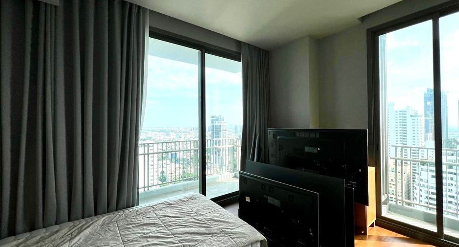 For sale 3 bedrooms condo in Watthana, Bangkok
