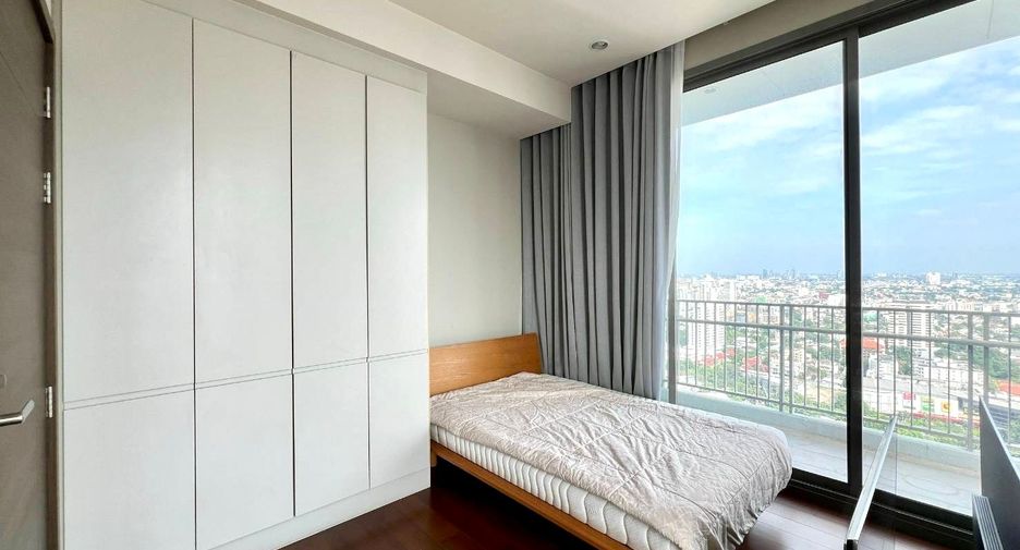 For sale 3 bedrooms condo in Watthana, Bangkok