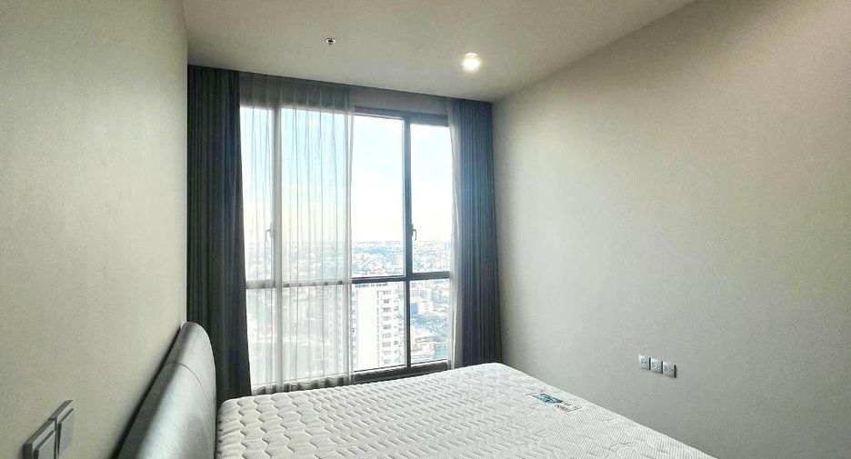 For sale 3 bedrooms condo in Watthana, Bangkok
