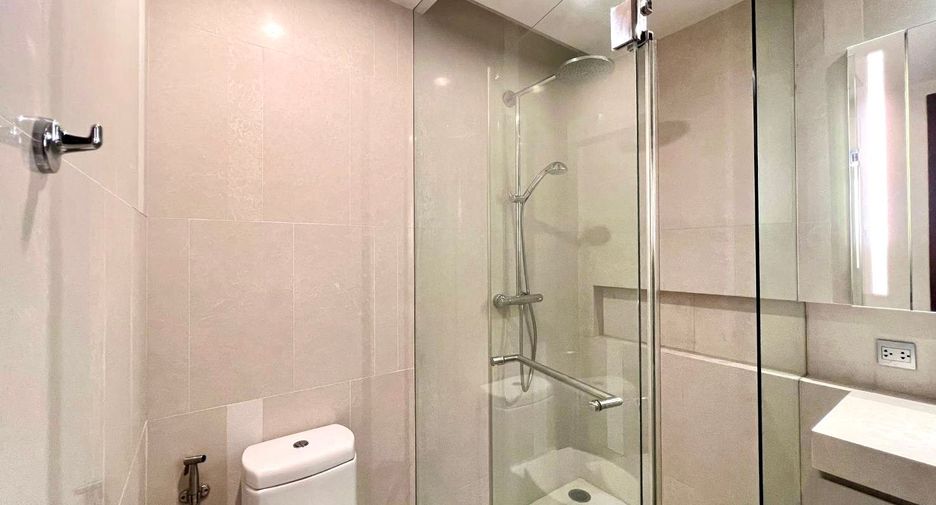 For sale 3 bedrooms condo in Watthana, Bangkok