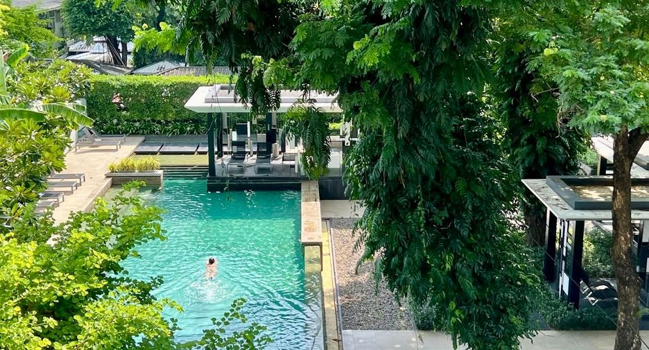 For sale 3 bedrooms condo in Watthana, Bangkok