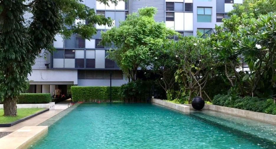 For sale 3 bedrooms condo in Watthana, Bangkok