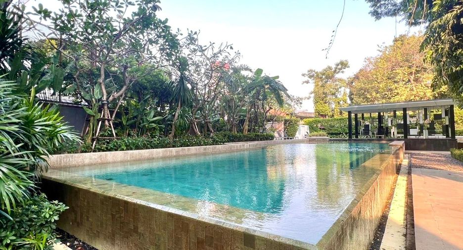 For sale 3 bedrooms condo in Watthana, Bangkok