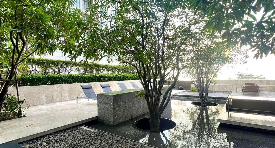 For sale 3 bedrooms condo in Watthana, Bangkok