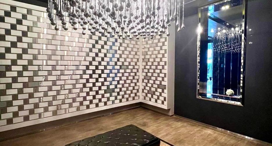 For sale 3 bedrooms condo in Watthana, Bangkok