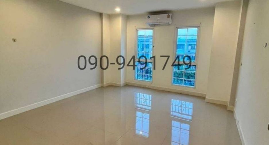 For rent 2 bedrooms townhouse in Bang Na, Bangkok