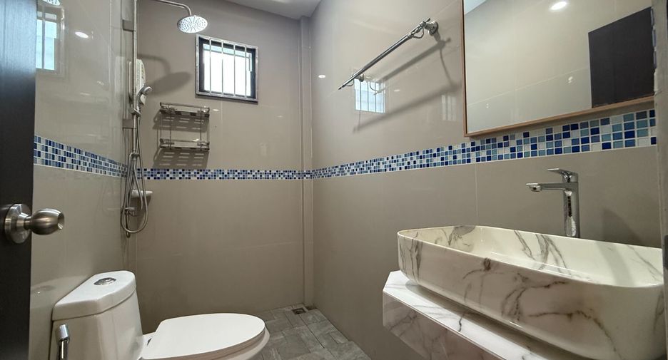For sale 7 bedrooms house in Mueang Krabi, Krabi