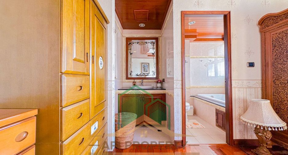 For sale 2 ベッドルーム condo in Bang Lamung, Chonburi