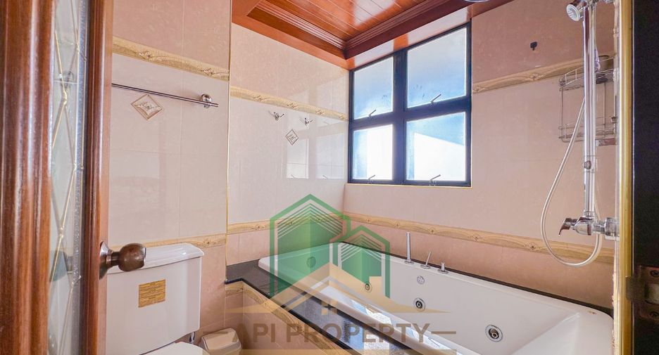 For sale 2 ベッドルーム condo in Bang Lamung, Chonburi