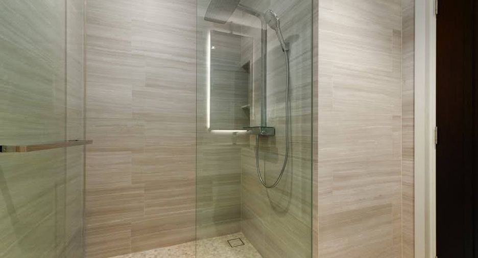 For sale 3 ベッドルーム condo in Khlong Toei, Bangkok