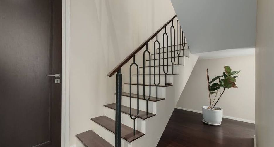 For sale 3 ベッドルーム condo in Khlong Toei, Bangkok