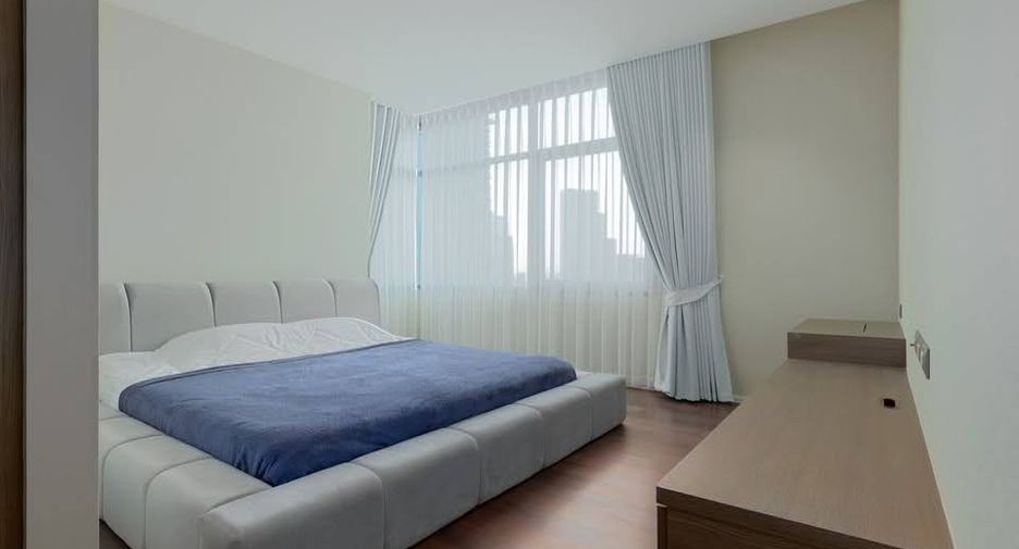 For sale 3 ベッドルーム condo in Khlong Toei, Bangkok