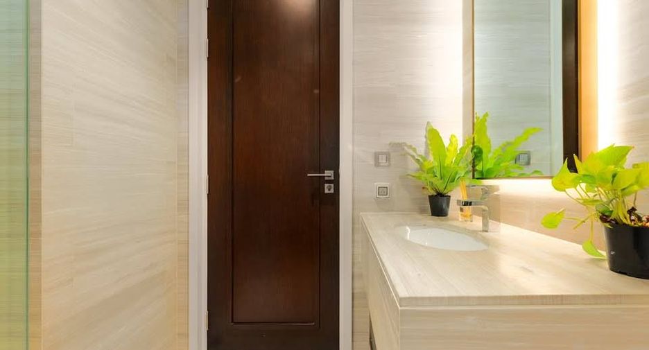 For sale 3 ベッドルーム condo in Khlong Toei, Bangkok
