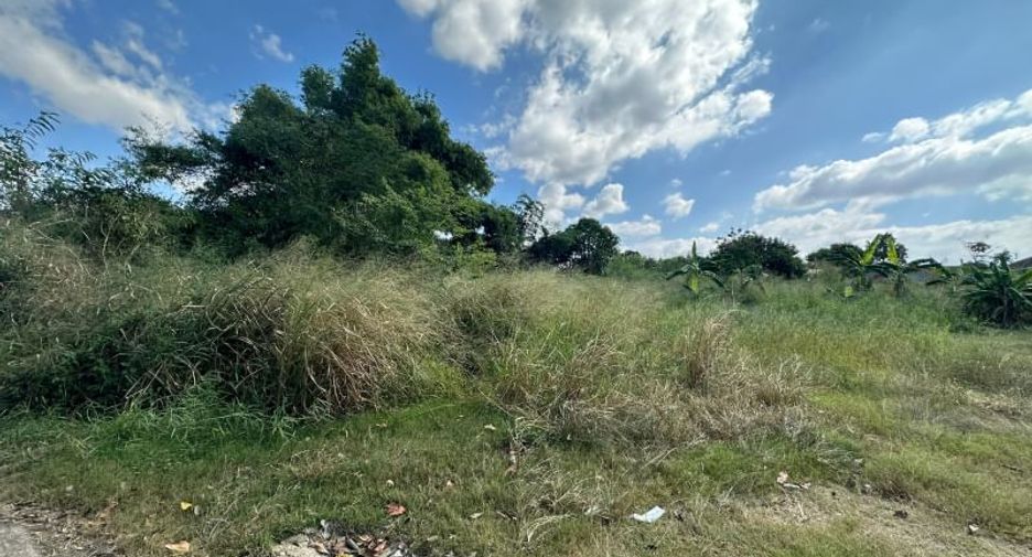 Terreno en alquiler y en venta en Si Racha, Chonburi