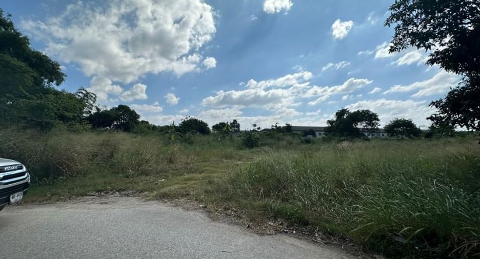 Terreno en alquiler y en venta en Si Racha, Chonburi