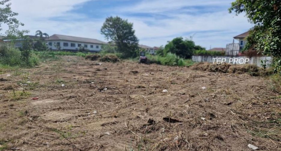 Terreno en alquiler y en venta en Si Racha, Chonburi