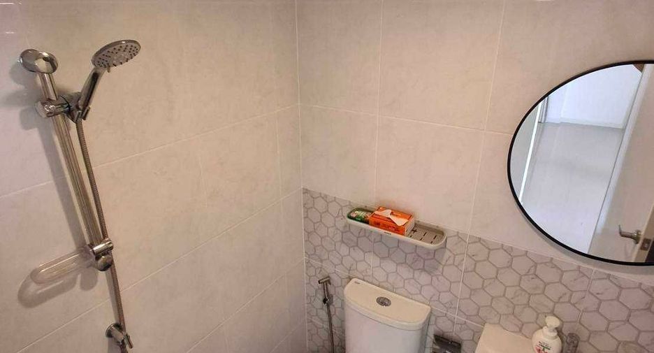 Casa adosada en venta de 3 habitaciones en Phra Pradaeng, Samut Prakan