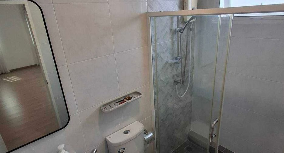 Casa adosada en venta de 3 habitaciones en Phra Pradaeng, Samut Prakan