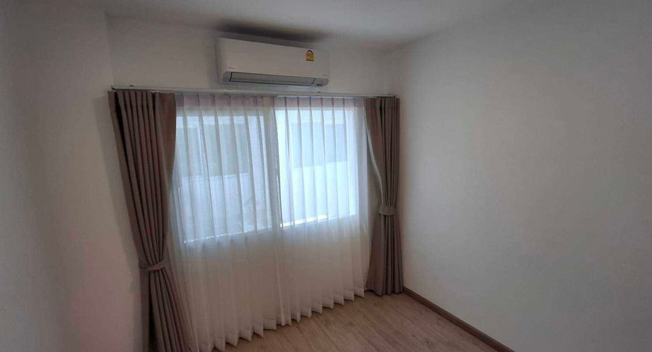 Casa adosada en venta de 3 habitaciones en Phra Pradaeng, Samut Prakan