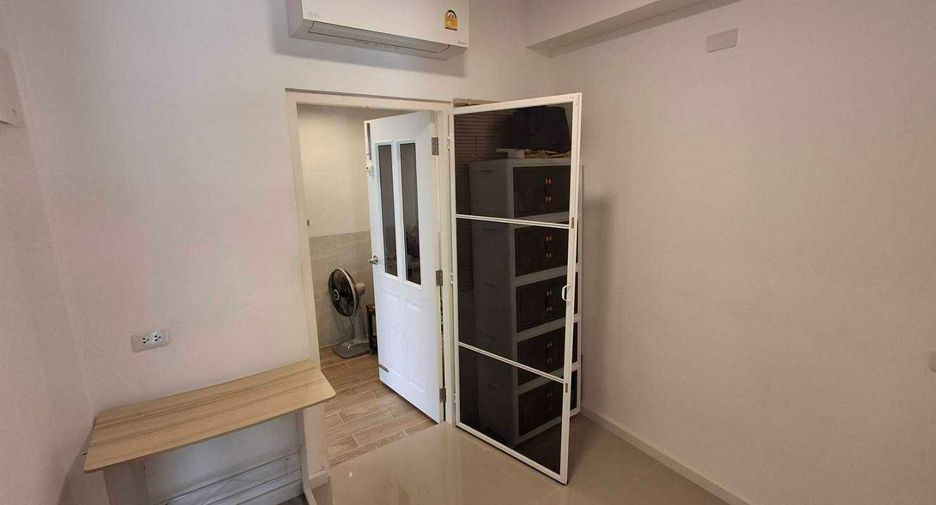 Casa adosada en venta de 3 habitaciones en Phra Pradaeng, Samut Prakan