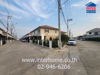 For sale 4 bed townhouse in Mueang Samut Sakhon, Samut Sakhon