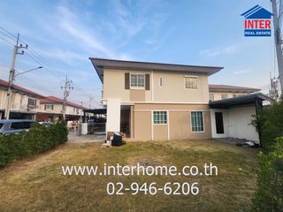 For sale 4 bed townhouse in Mueang Samut Sakhon, Samut Sakhon