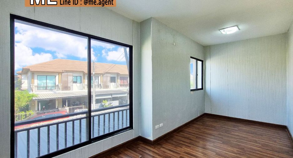 For sale 3 bedrooms townhouse in Suan Luang, Bangkok