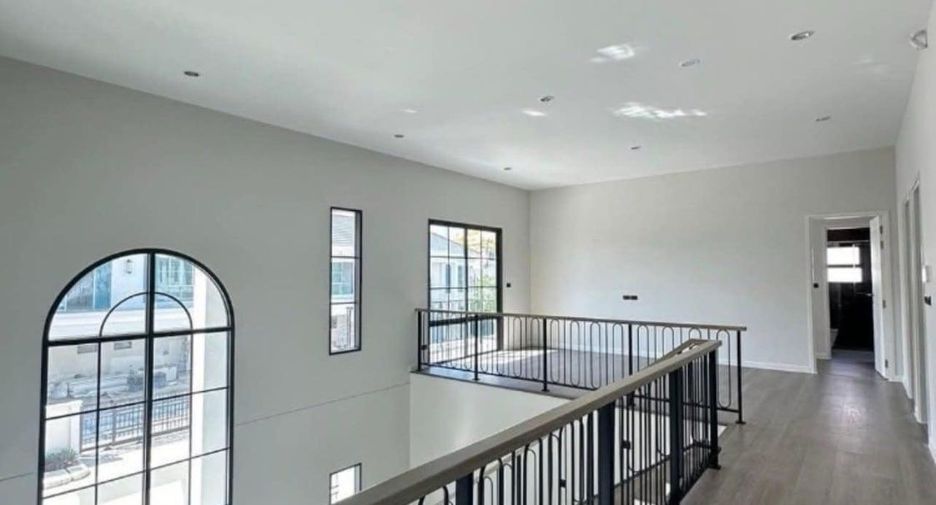 For sale 5 ベッドルーム house in Bang Phli, Samut Prakan