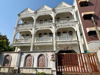 For sale 6 Beds retail Space in Lat Phrao, Bangkok