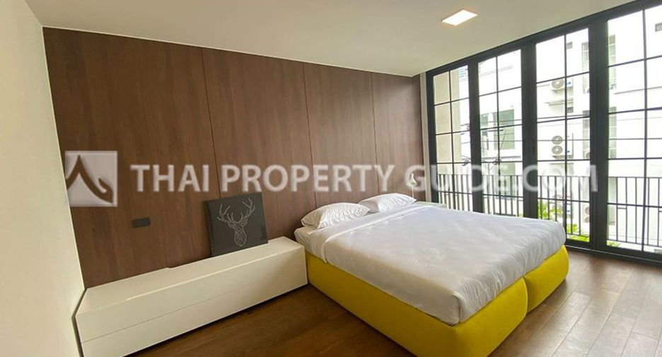 Haus zur Miete mit 4 Zimmer in Watthana, Bangkok