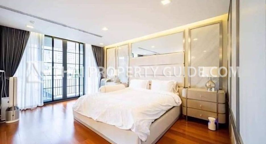 For rent 4 bedrooms house in Watthana, Bangkok