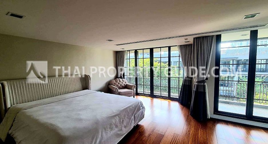 Haus zur Miete mit 4 Zimmer in Watthana, Bangkok