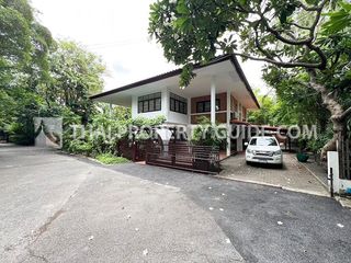 For rent 4 bed house in Huai Khwang, Bangkok