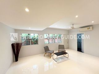 For rent 4 bed house in Huai Khwang, Bangkok