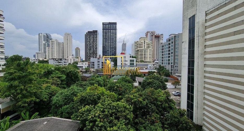 For rent 3 bedrooms apartment in Khlong Toei, Bangkok