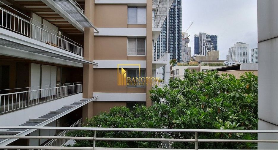 For rent 3 bedrooms apartment in Khlong Toei, Bangkok